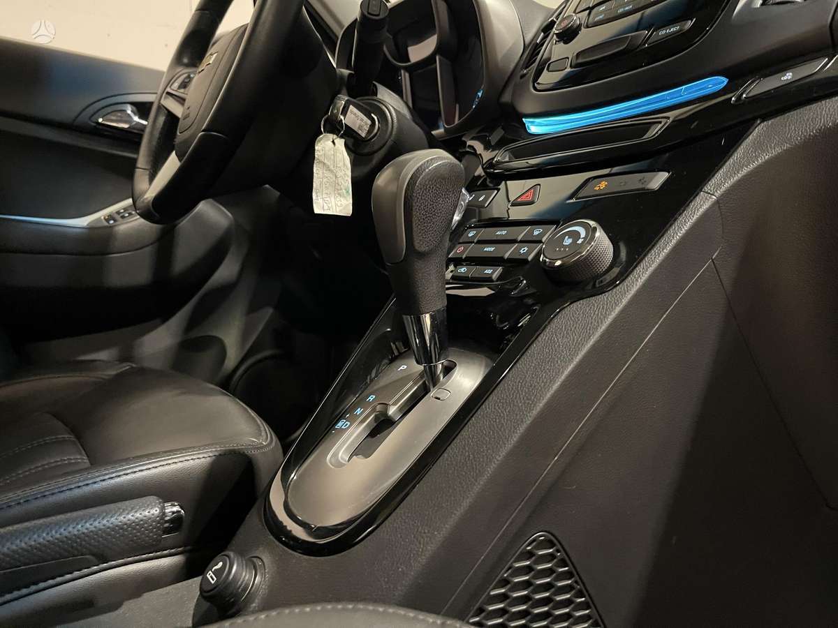 Chevrolet Orlando 2013 — photo 12