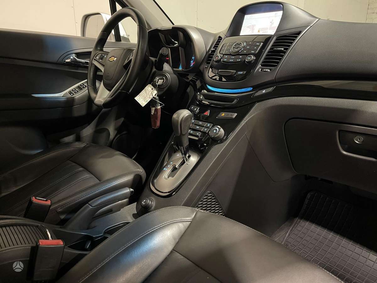 Chevrolet Orlando 2013 — rear view