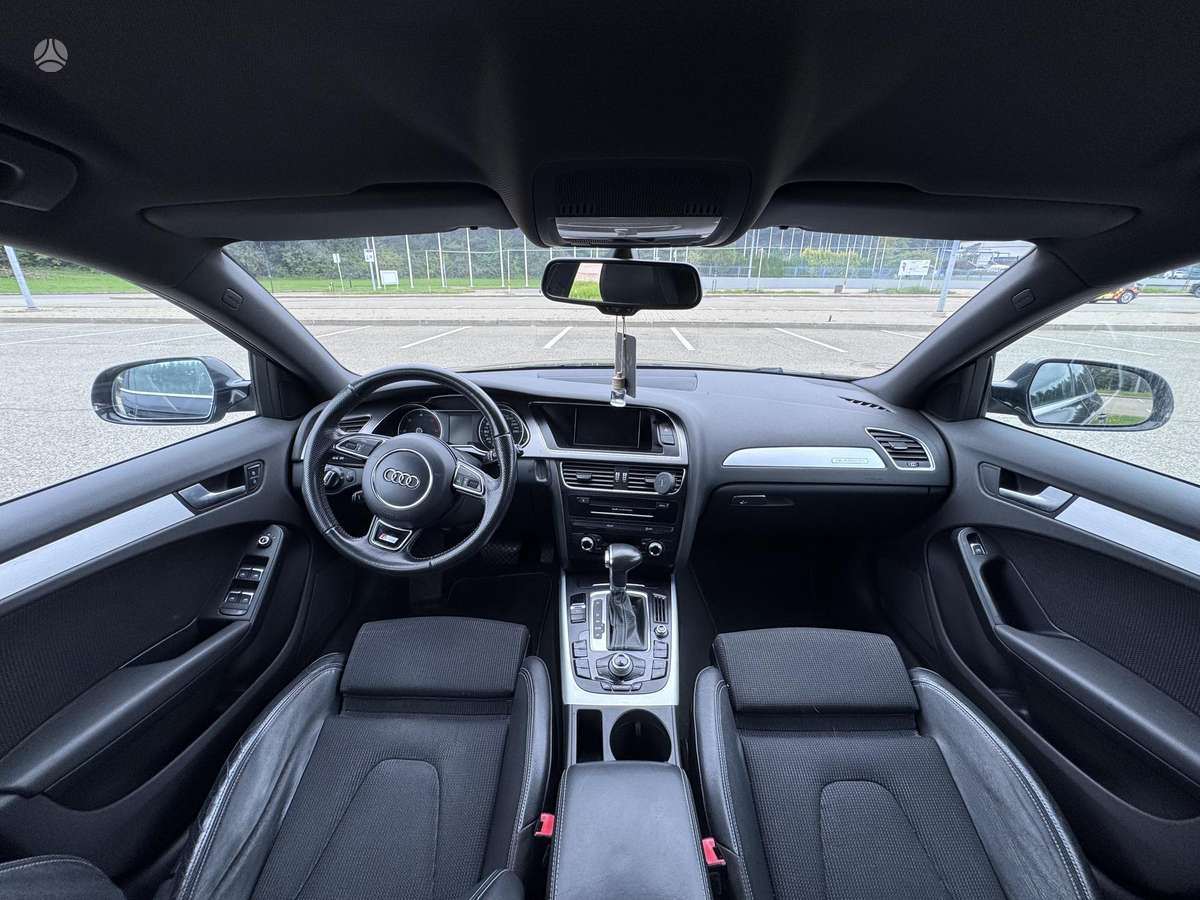 Audi A4 2012 — вигляд ззаду
