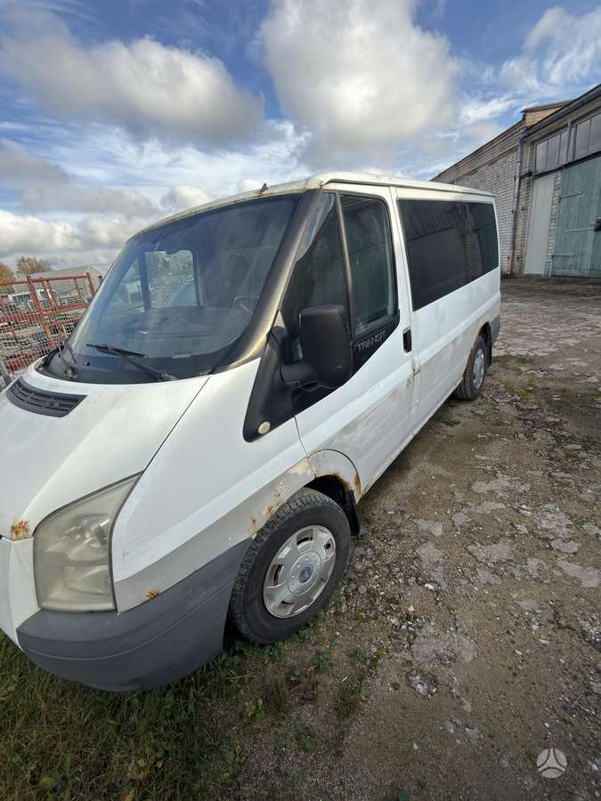 Ford Transit 2010 — rear view