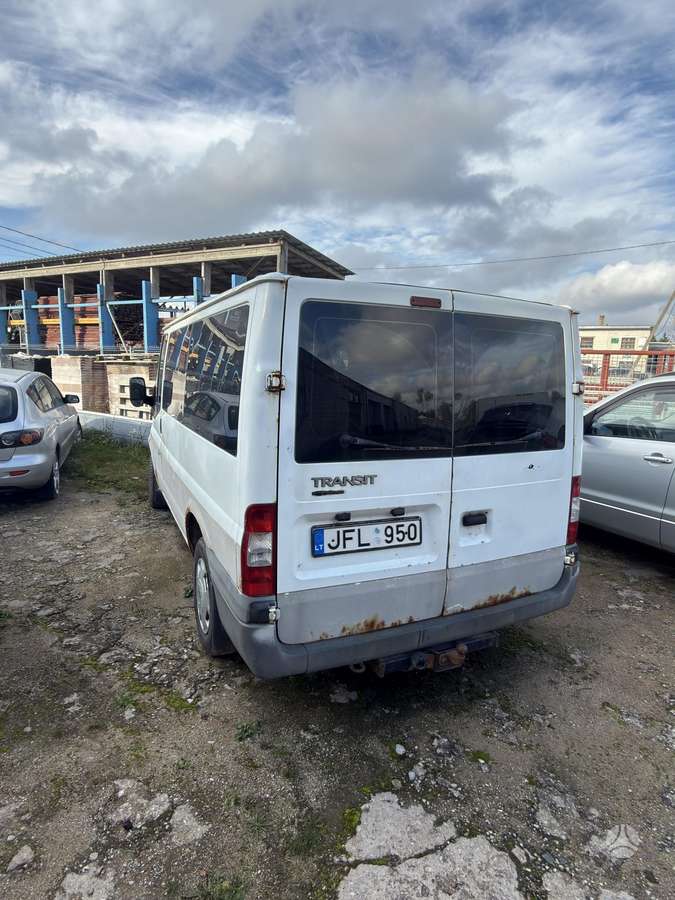 Ford Transit 2010 — interior