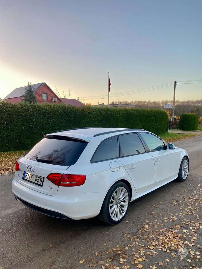 Audi A4 2011 — engine 2000 cm³, 143 HP (105kW)