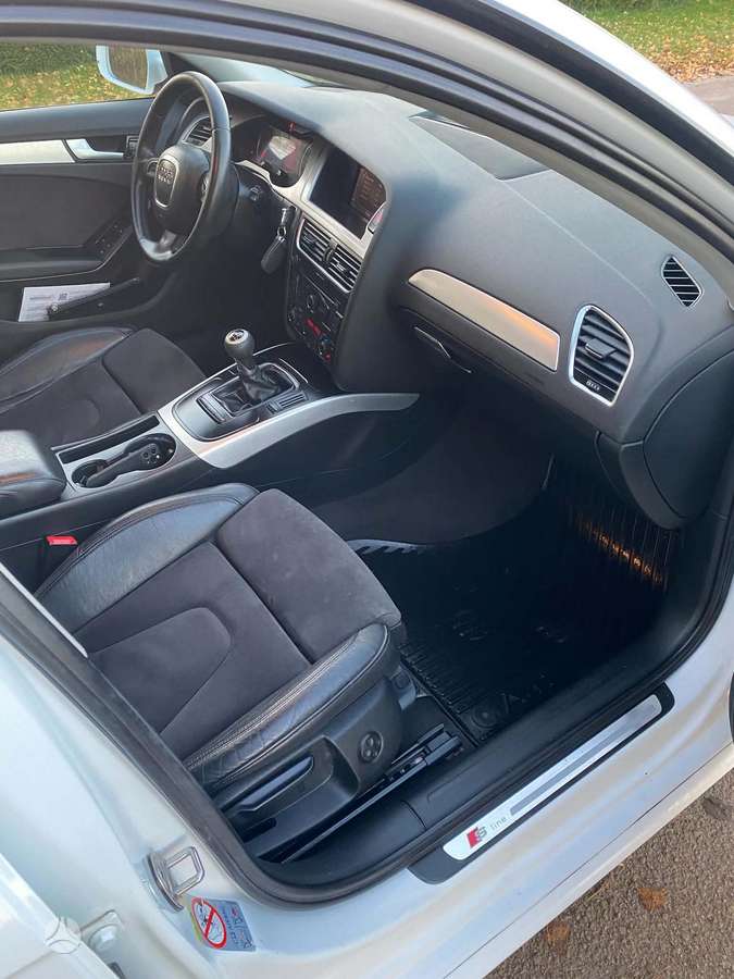 Audi A4 2011 — photo 7