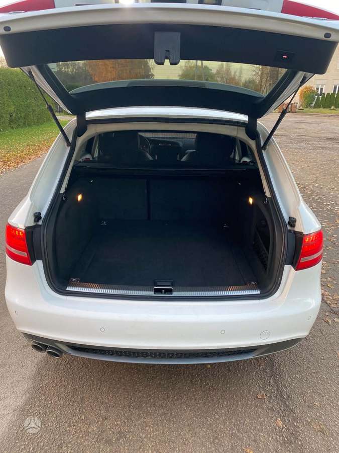 Audi A4 2011 — photo 9