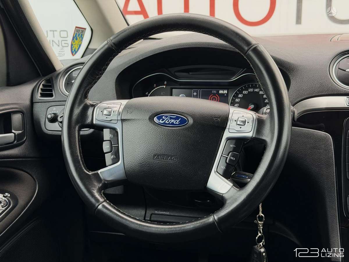 Ford Galaxy 2013 — фото 16