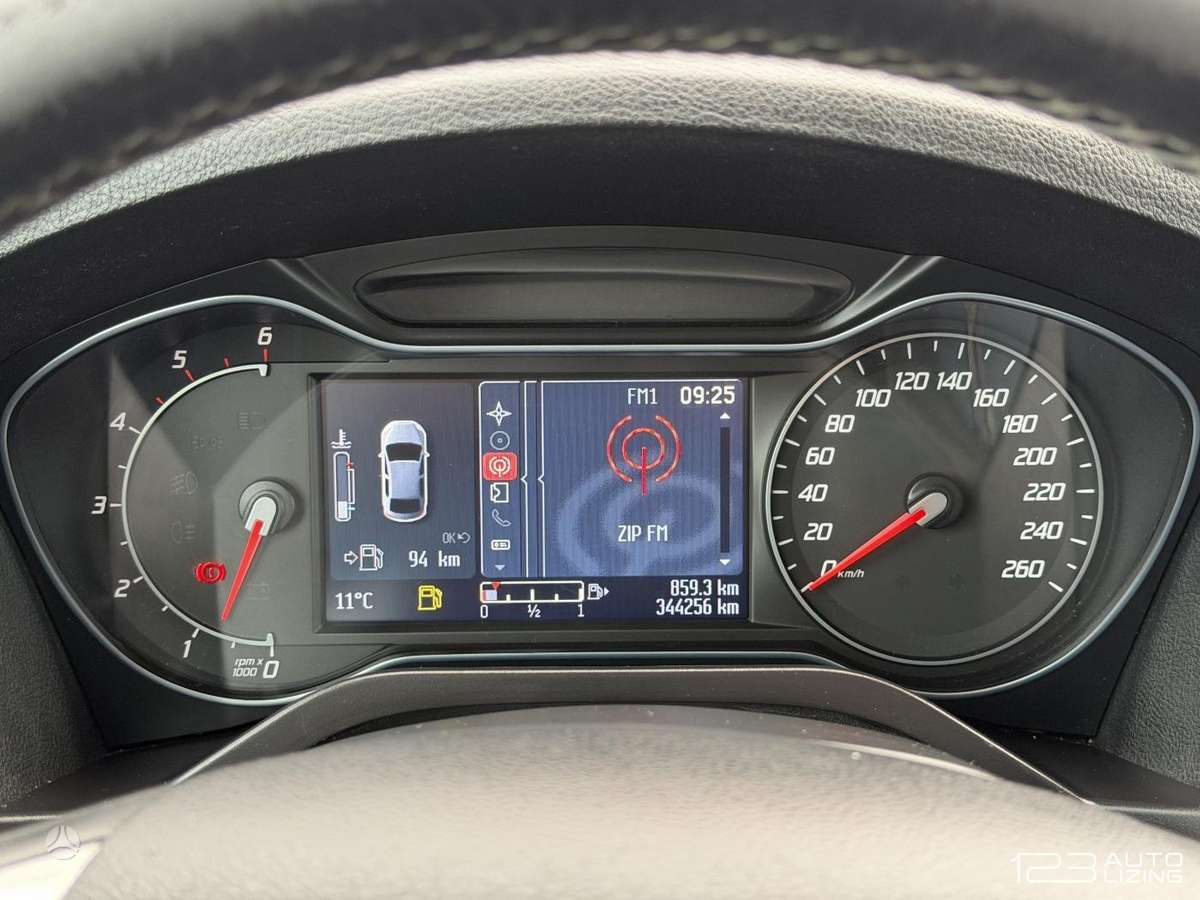 Ford Galaxy 2013 — фото 17
