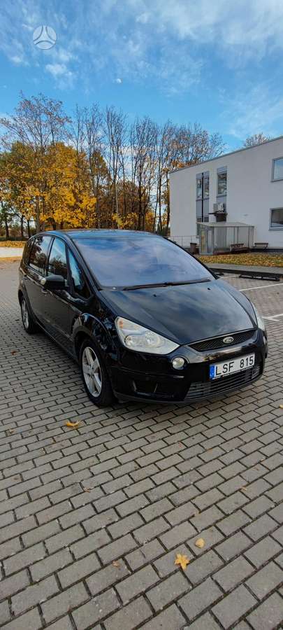 Ford S-MAX 2009 — rear view