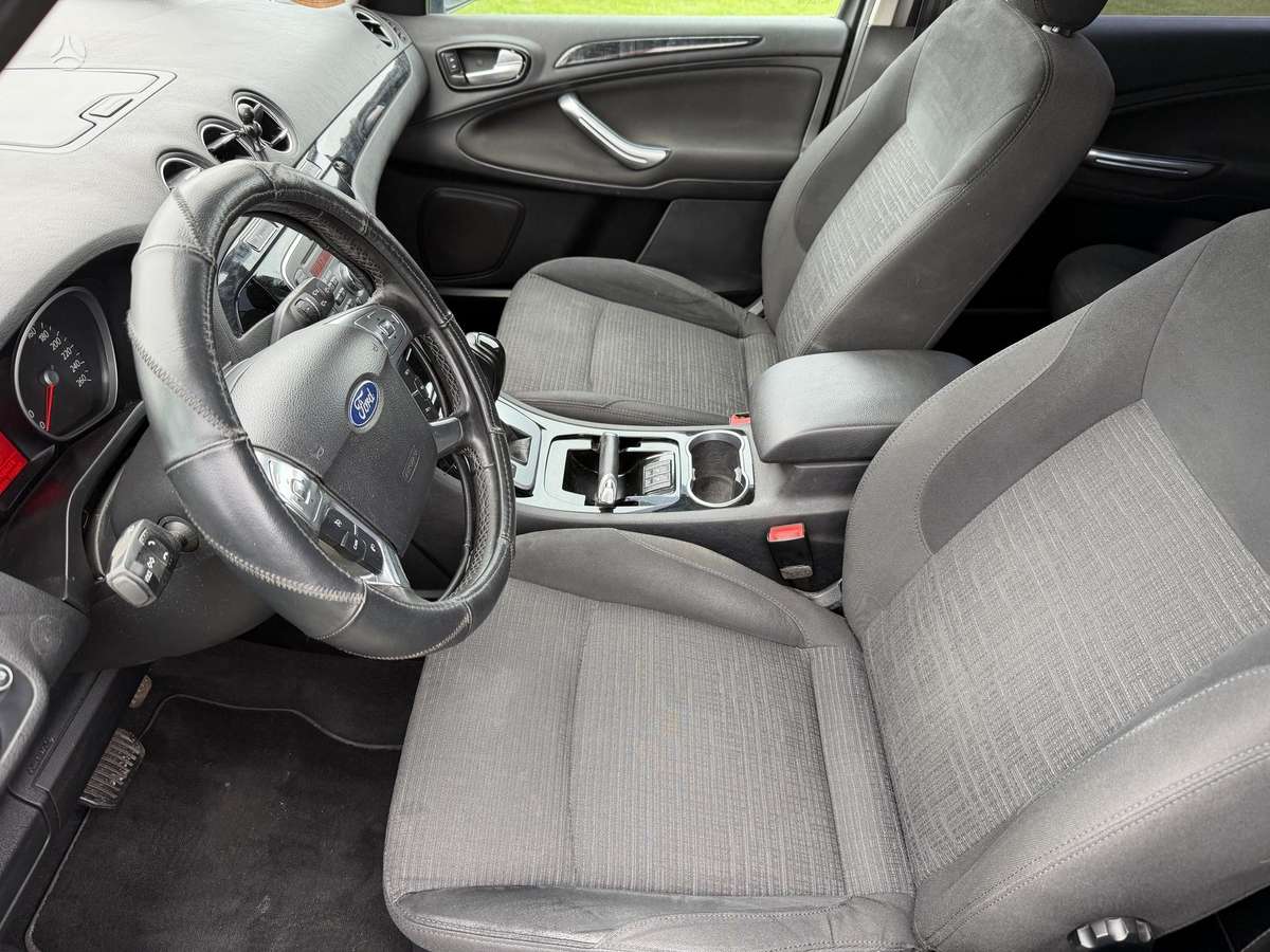 Ford Galaxy 2011 — photo 5