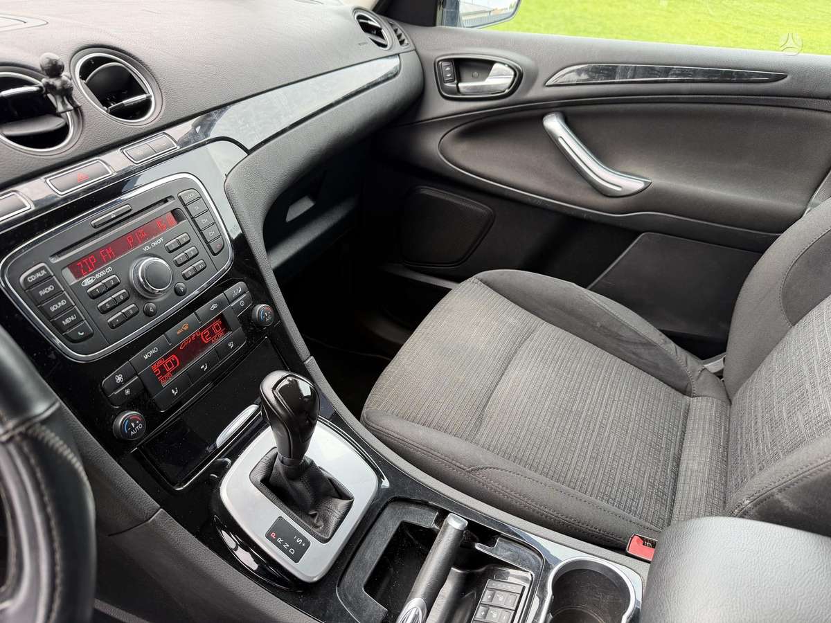 Ford Galaxy 2011 — photo 6