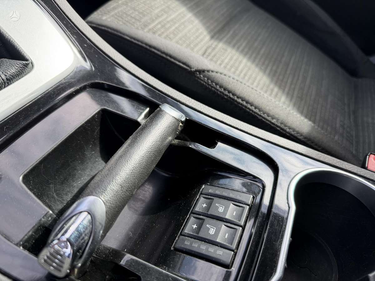 Ford Galaxy 2011 — photo 7