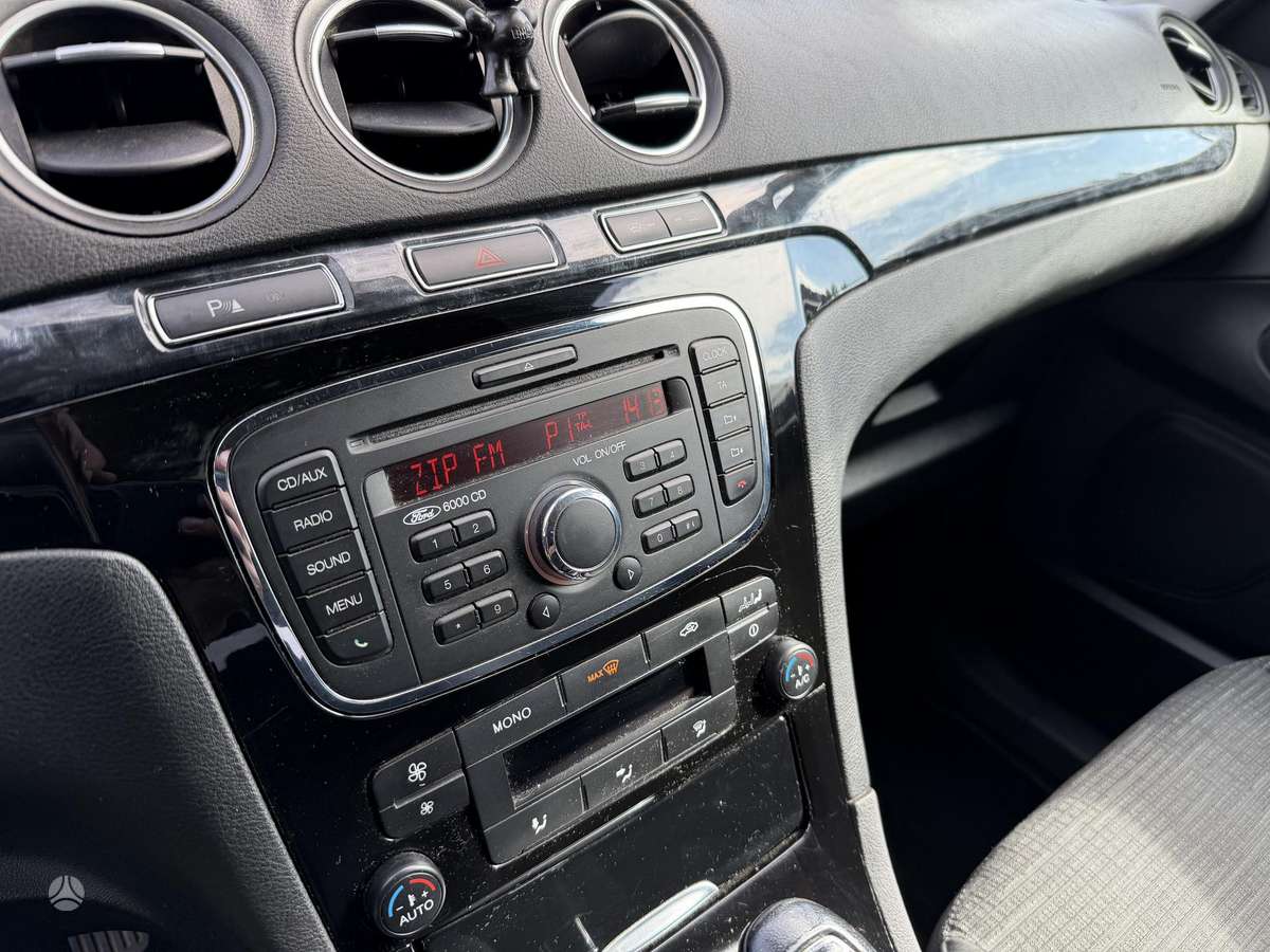 Ford Galaxy 2011 — photo 8