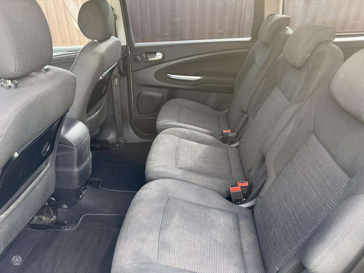Ford Galaxy 2011 — photo 9