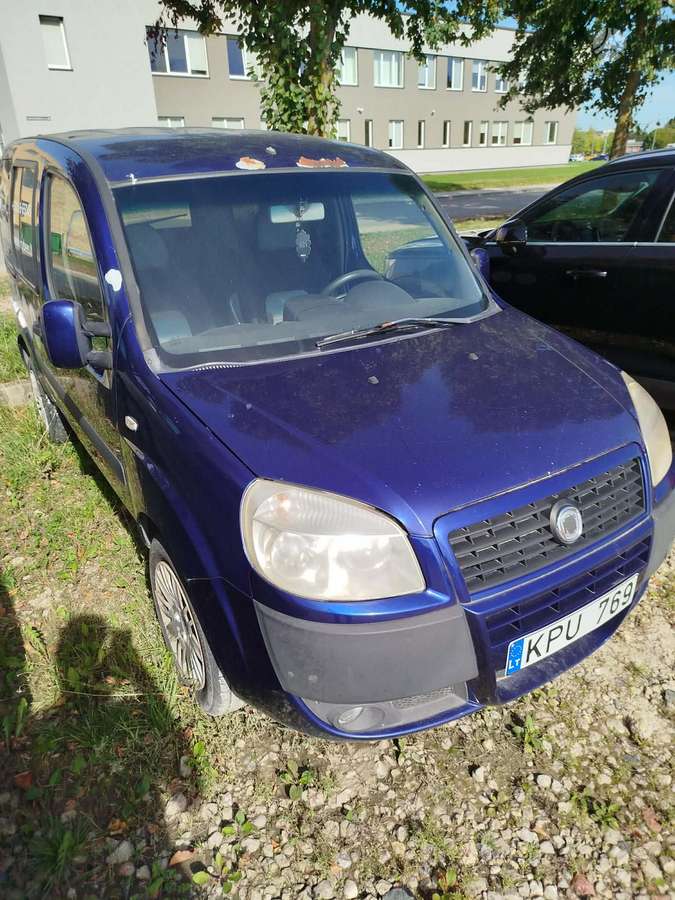 Fiat Doblo 2009 — вигляд ззаду