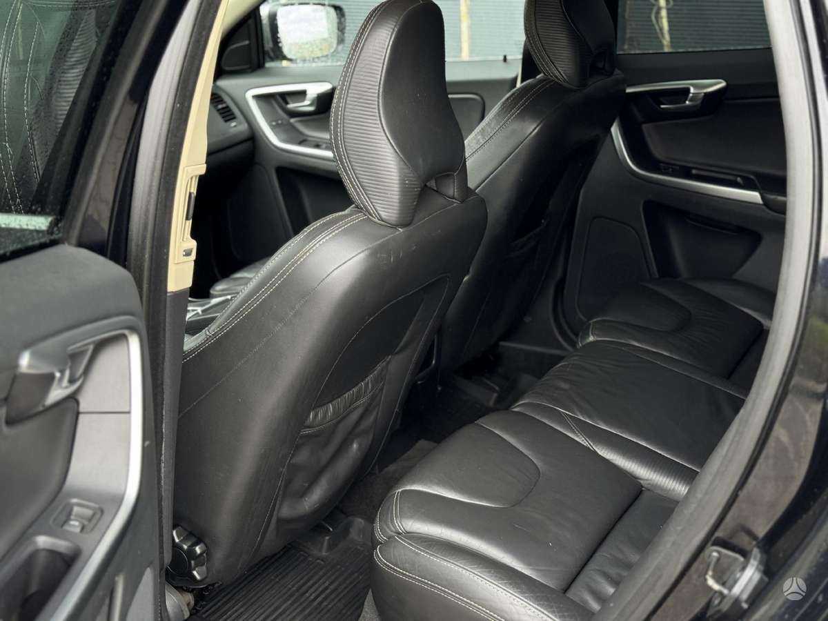 Volvo XC60 2010 — photo 10