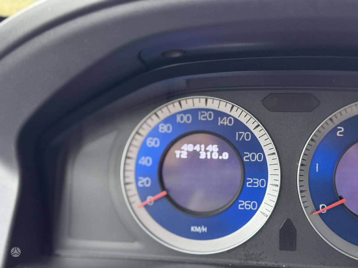 Volvo XC60 2010 — photo 11