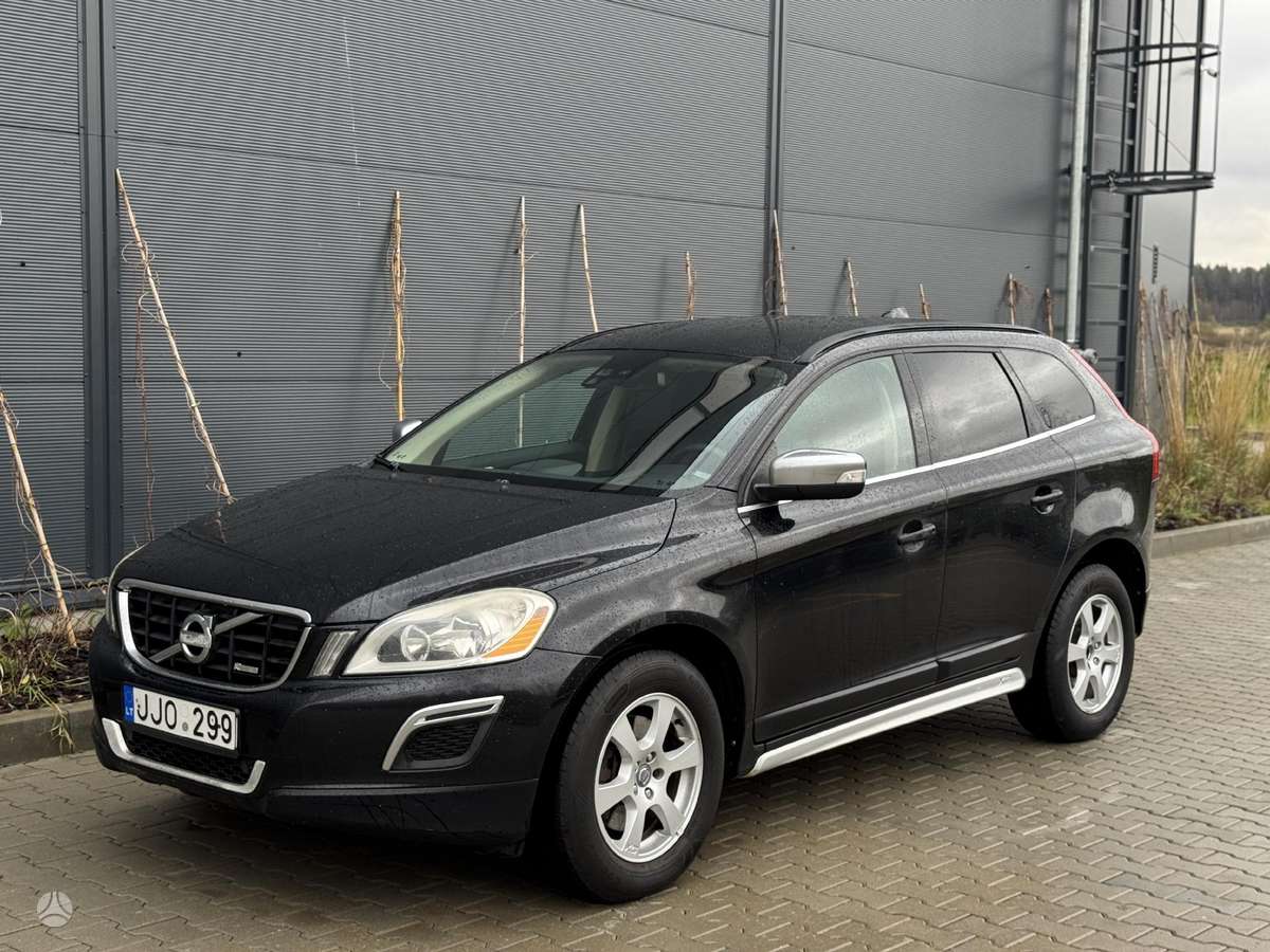 Volvo XC60 2010 — rear view