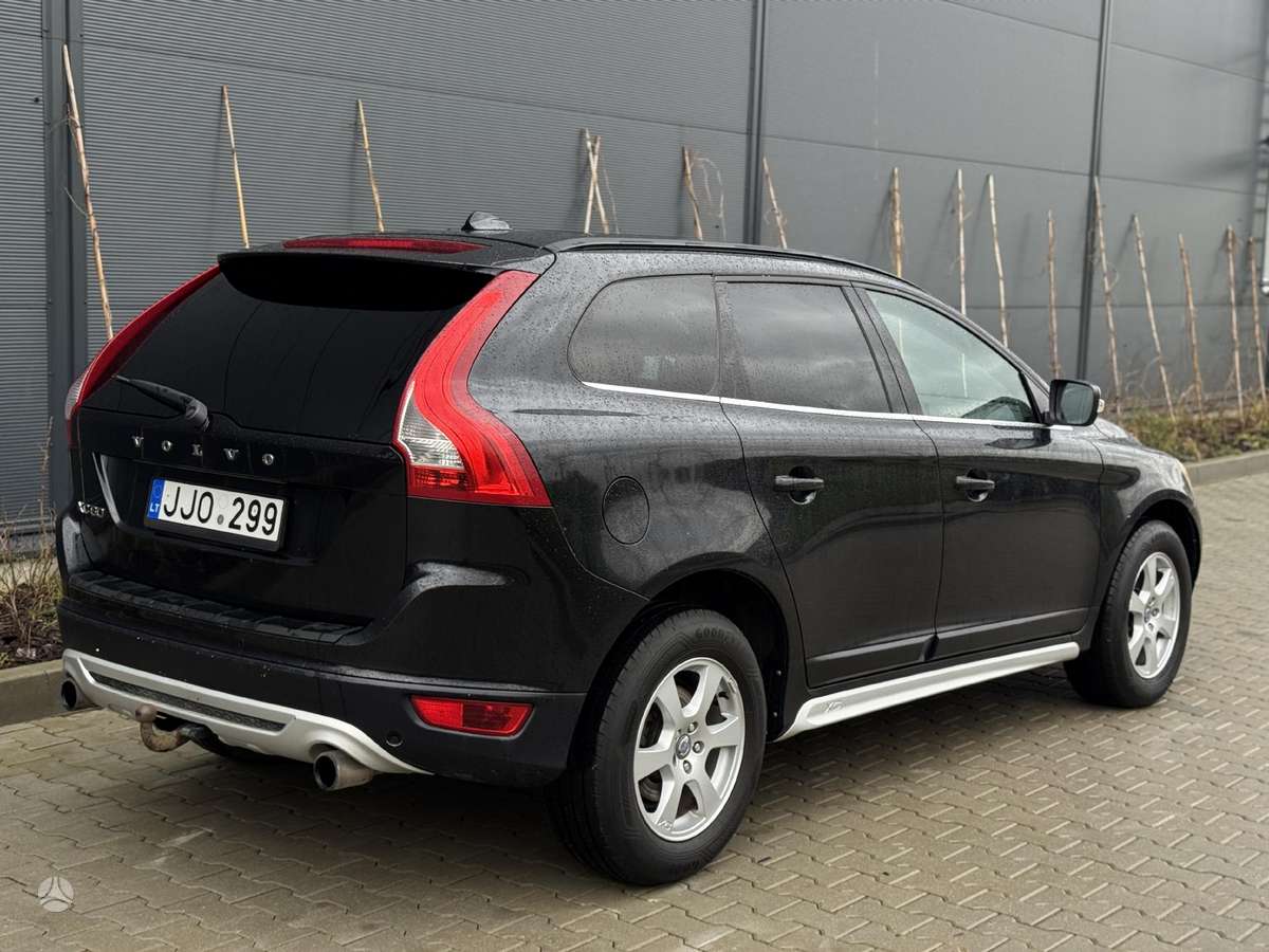 Volvo XC60 2010 — interior