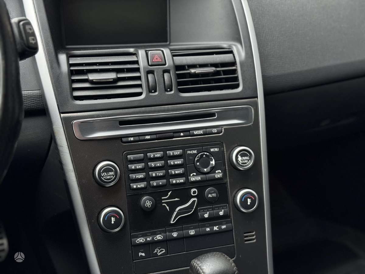 Volvo XC60 2010 — photo 7
