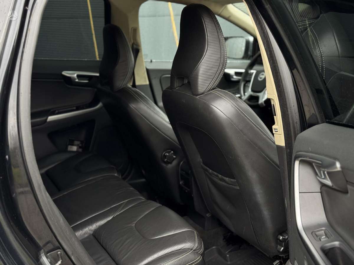 Volvo XC60 2010 — photo 9