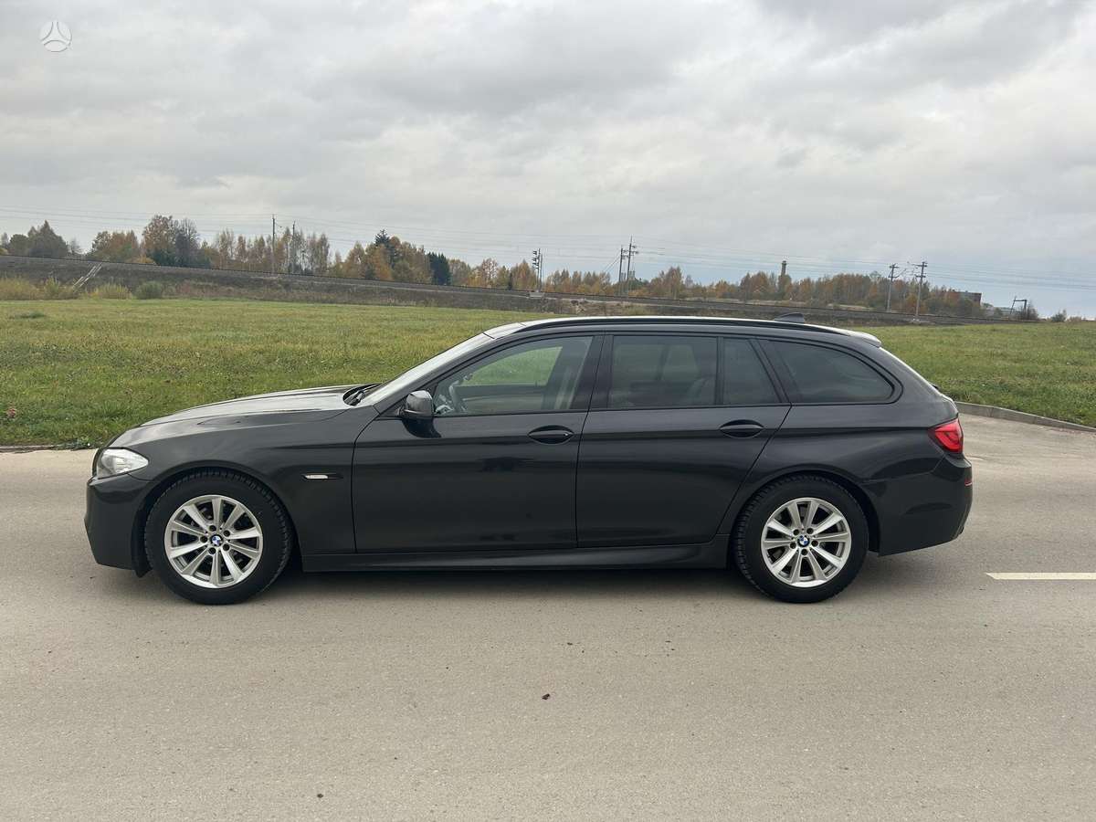 BMW 520 2012 — rear view