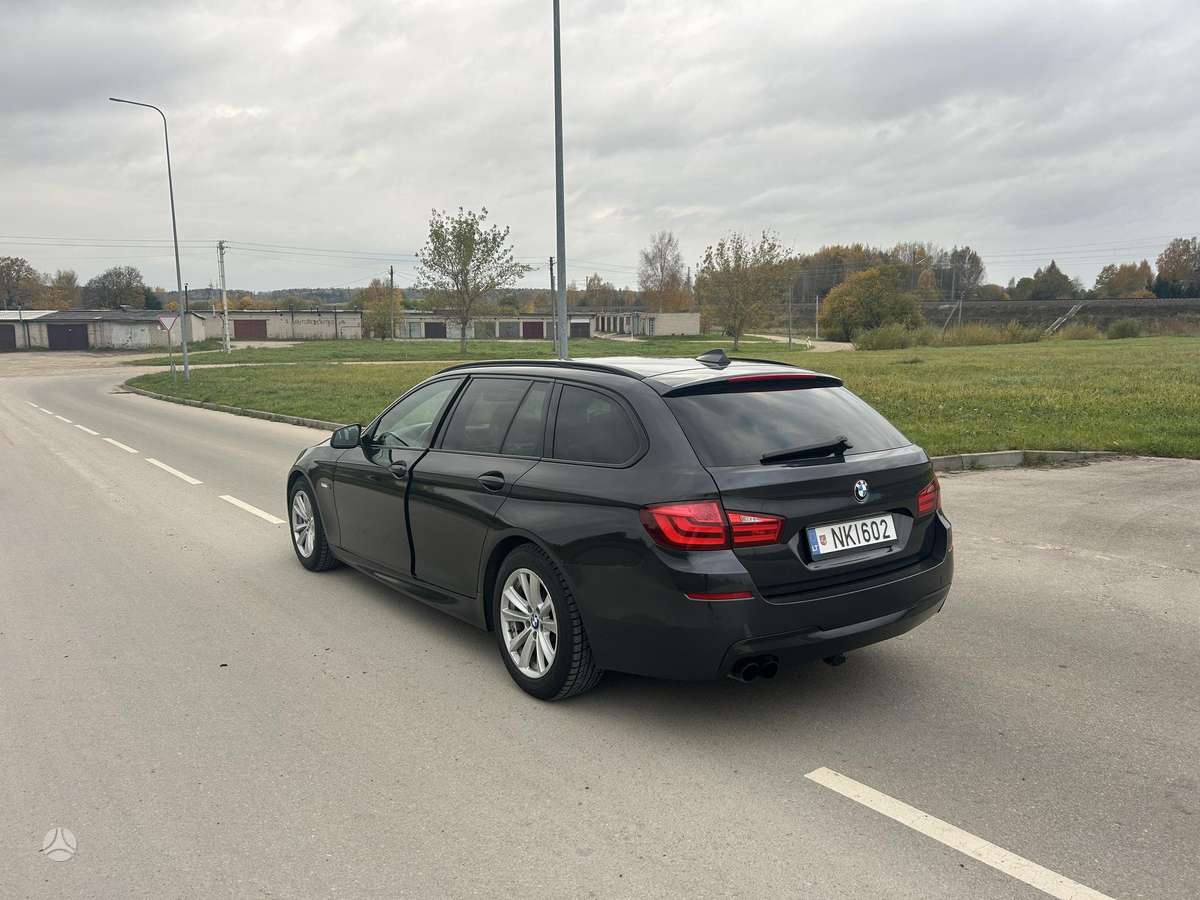 BMW 520 2012 — interior