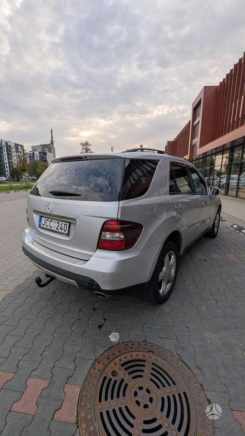 Mercedes-Benz ML320 2007 — вигляд ззаду