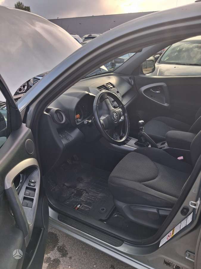 Toyota RAV4 2015 — фото 10
