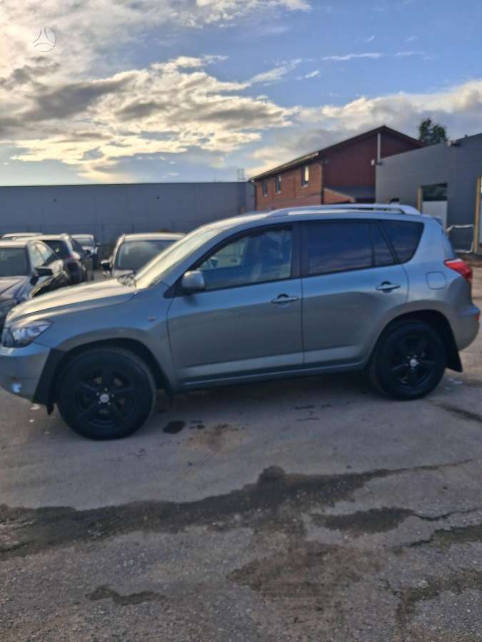 Toyota RAV4 2015 — вигляд ззаду