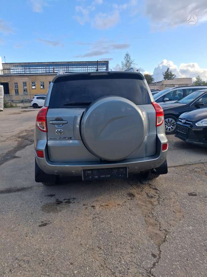 Toyota RAV4 2015 — салон