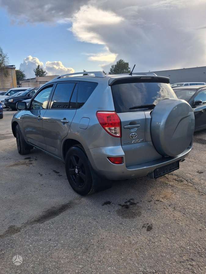Toyota RAV4 2015 — двигун 2231 cm³, 136 HP (100kW)