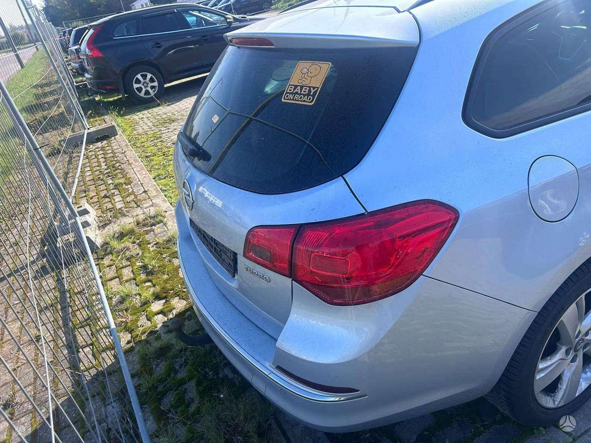 Opel Astra 2014 — photo 6