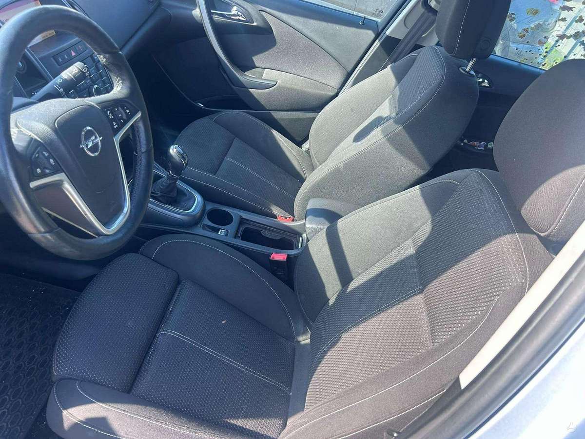 Opel Astra 2014 — photo 7