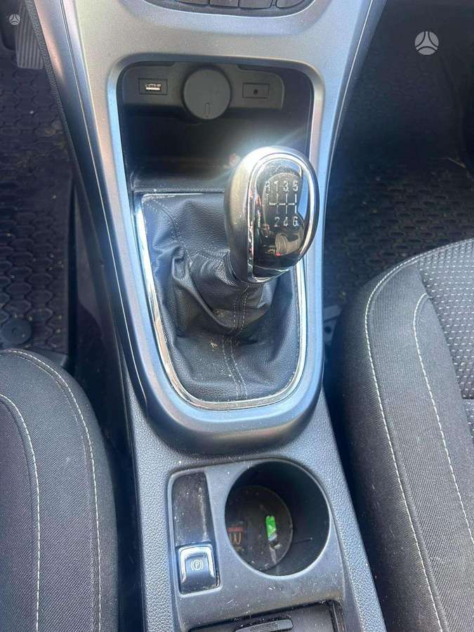 Opel Astra 2014 — photo 9