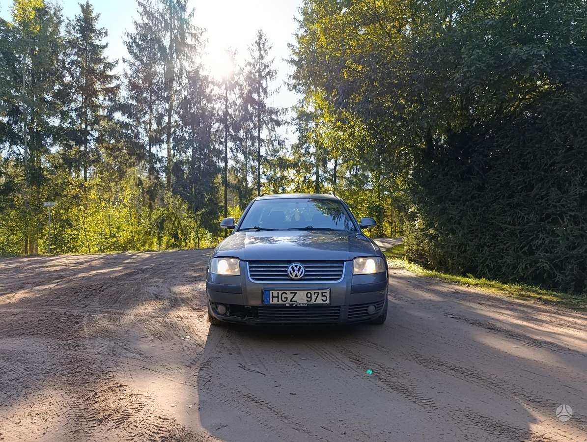 Volkswagen Passat 2005 — rear view