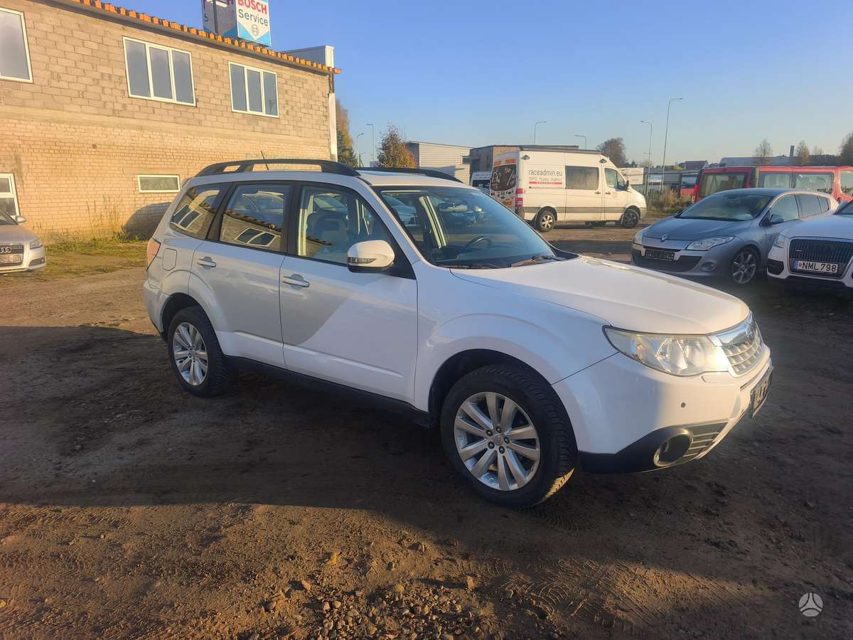 Subaru Forester 2012 — салон