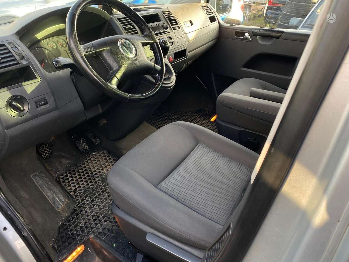 Volkswagen Caravelle 2005 — photo 10