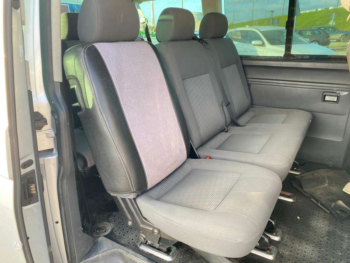 Volkswagen Caravelle 2005 — photo 12