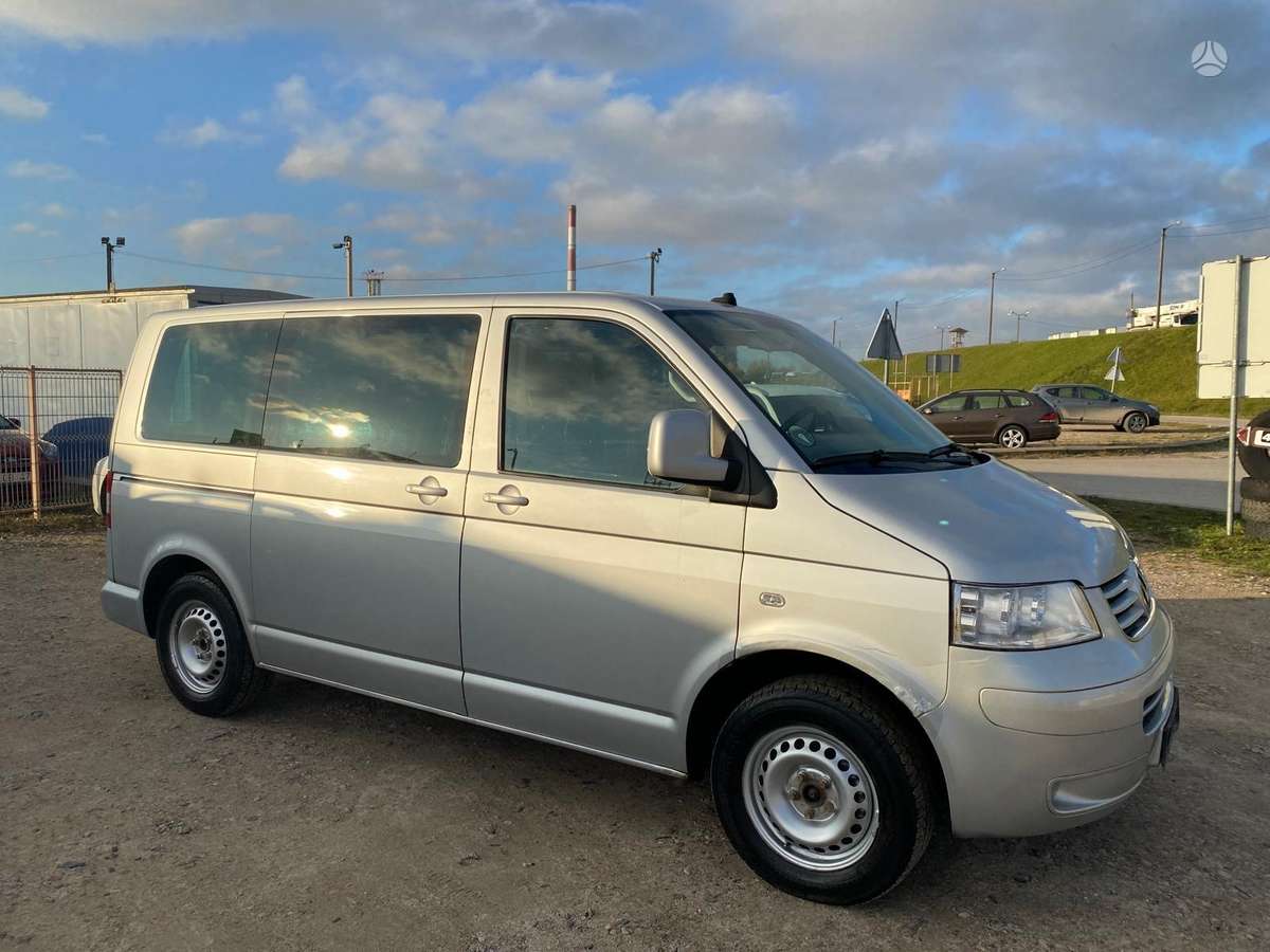 Volkswagen Caravelle 2005 — engine 2460 cm³, 131 HP (96kW)
