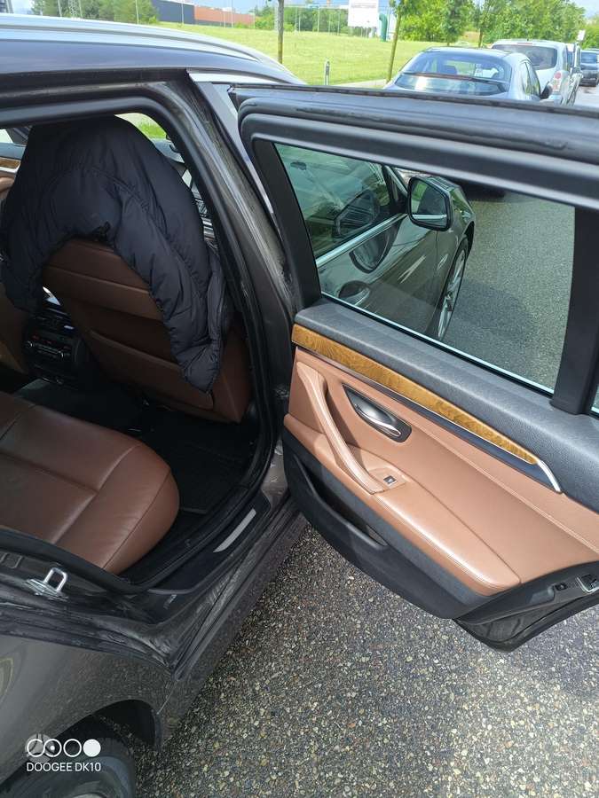 BMW 530 2011 — photo 12