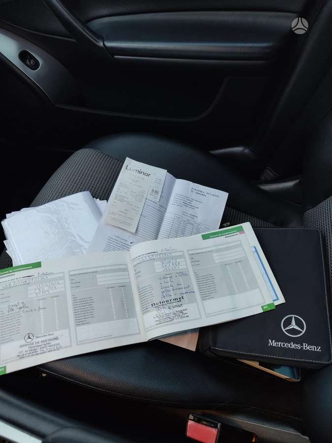 Mercedes-Benz C220 2005 — photo 13