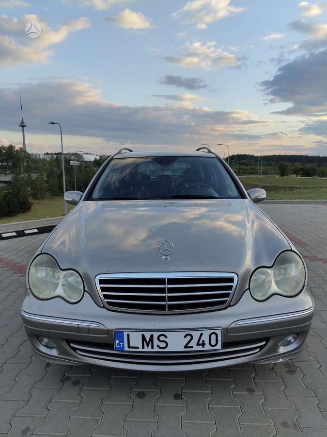Mercedes-Benz C220 2005 — interior