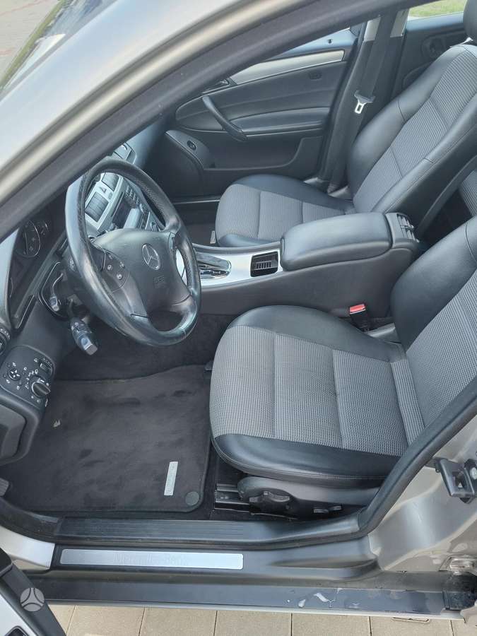 Mercedes-Benz C220 2005 — photo 8