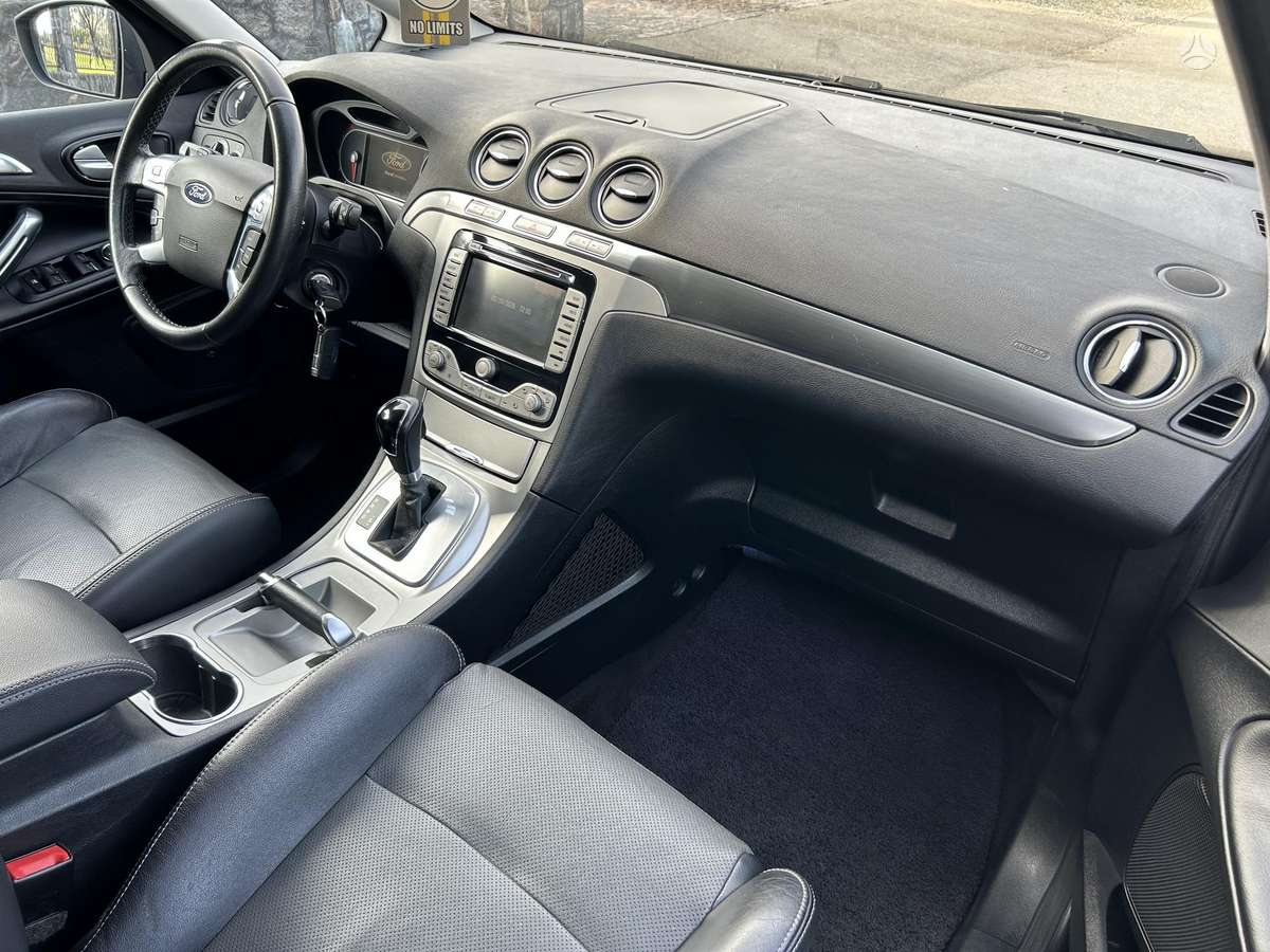 Ford S-MAX 2009 — photo 16