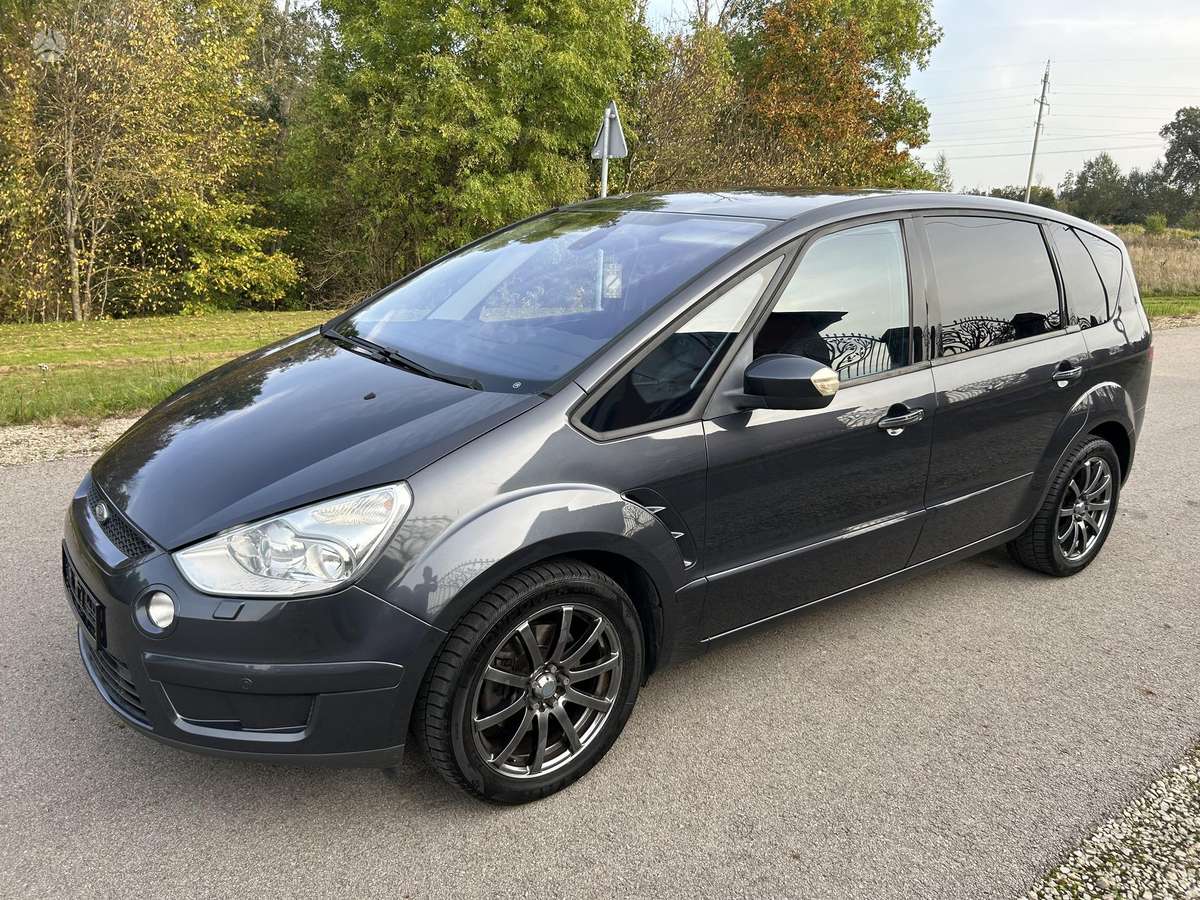 Ford S-MAX 2009 — rear view