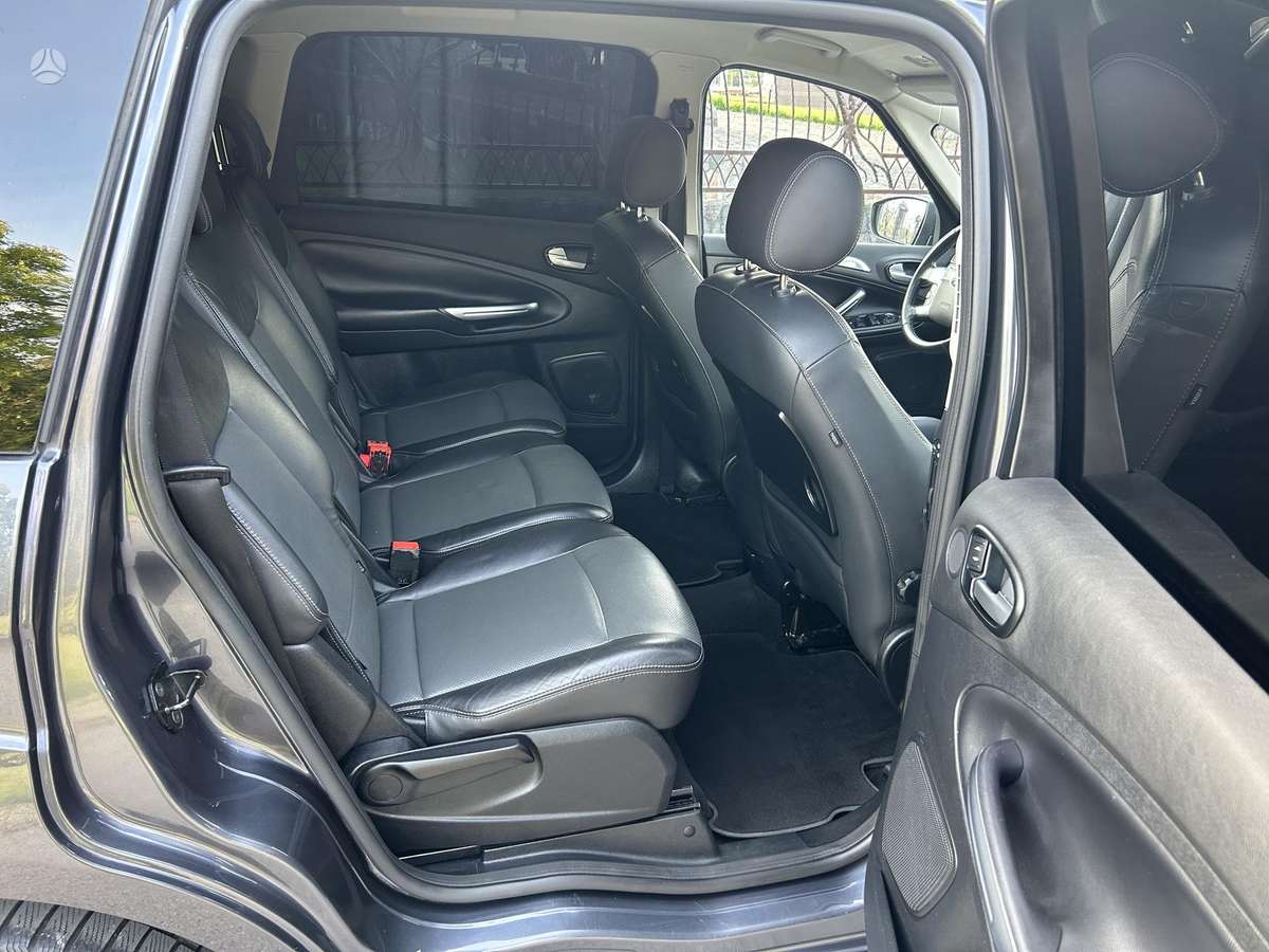 Ford S-MAX 2009 — photo 24