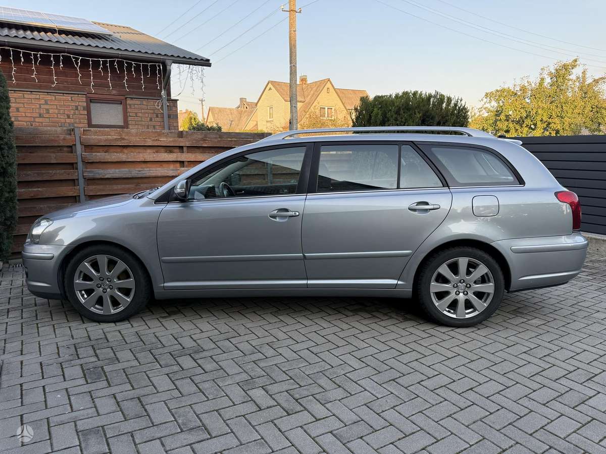 Toyota Avensis 2009 — двигун 2362 cm³, 163 HP (120kW)