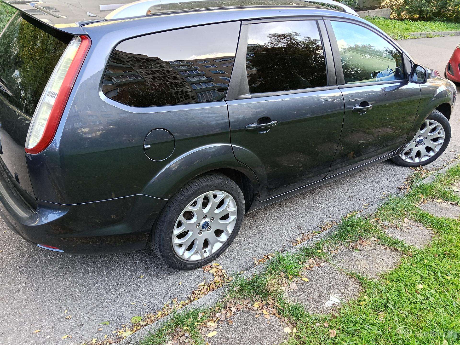 Ford Focus 2008 — rear view