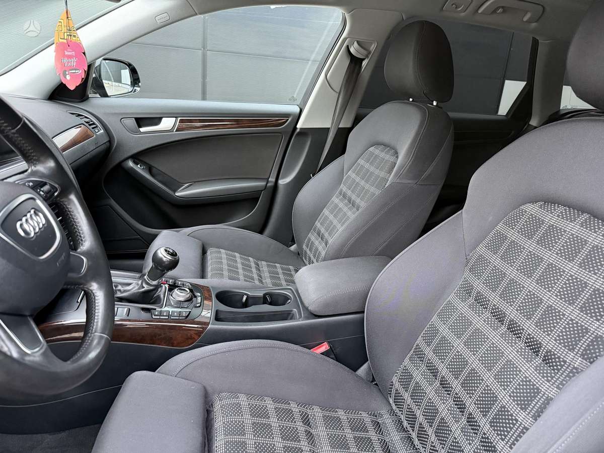 Audi A4 2012 — photo 17