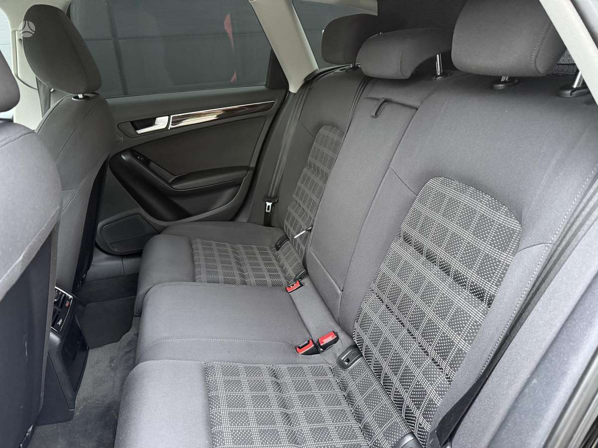 Audi A4 2012 — photo 18