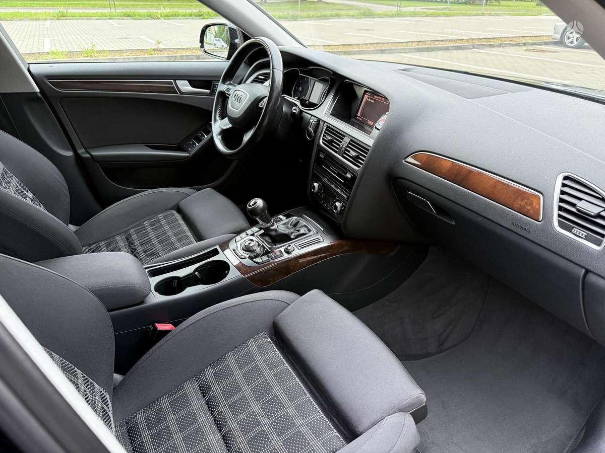 Audi A4 2012 — photo 19